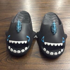 Men’s Shark Slides Size L